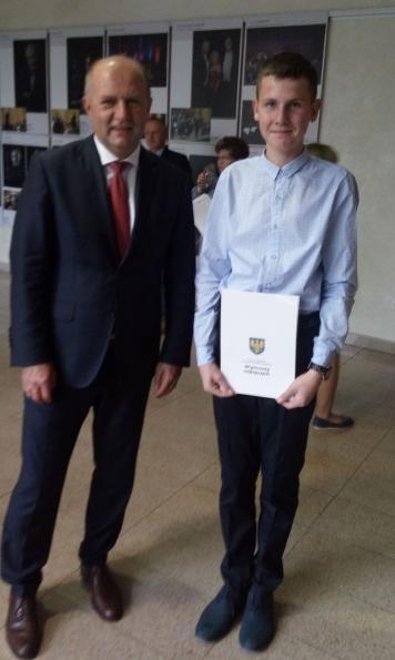 Wspieramy najlepszych – Bartoszowi  Rudykowi  przyznano  stypendium za wybitne osiągnięcia w nauce w roku szkolnym 2017/2018