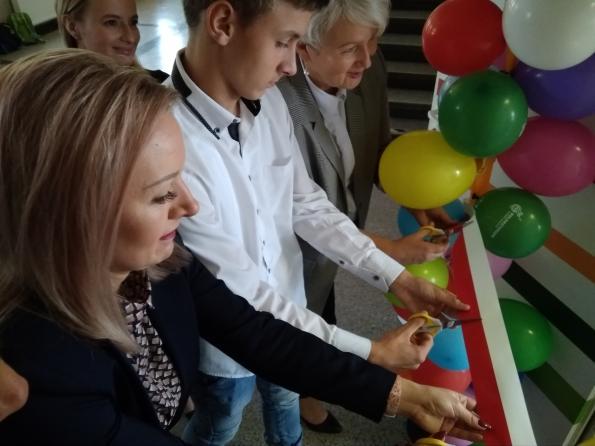 Uroczyste otwarcie pracowni chemiczno-biologicznej i kuchni w Publicznej Szkole Podstawowej w Karłowicach
