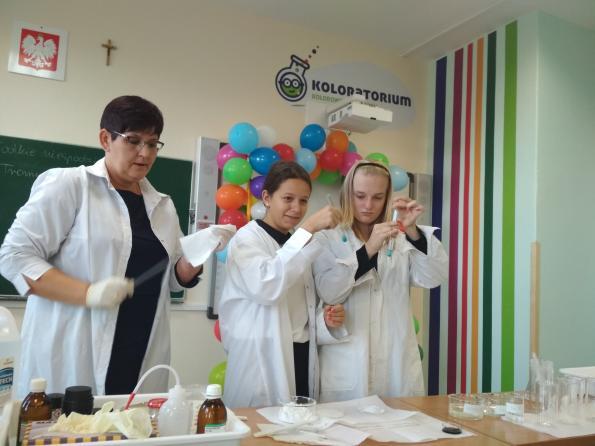 Uroczyste otwarcie pracowni chemiczno-biologicznej i kuchni w Publicznej Szkole Podstawowej w Karłowicach