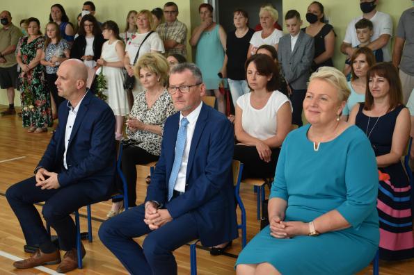 Pożegnanie klasy ósmej Publicznej Szkoły Podstawowej w Karłowicach