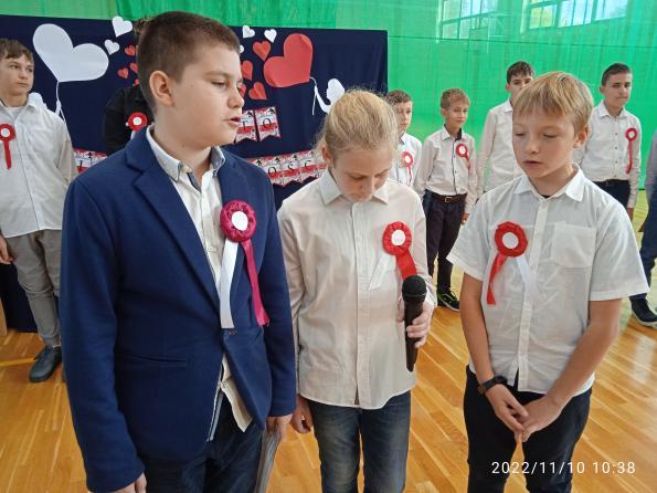 Uroczysty apel z okazji Narodowego Święta Niepodległości w Publicznej Szkole Podstawowej w Karłowicach